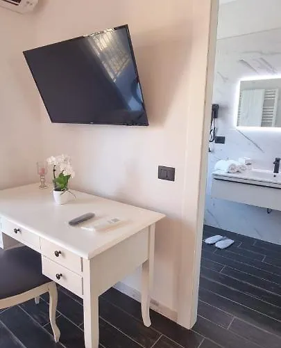 Riva Del Gallo Oda ve Kahvaltı